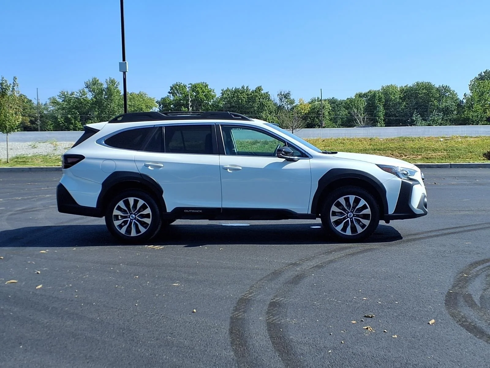Used 2024 CRYSTAL WHITE PEARL SUBARU UTILITY image 29