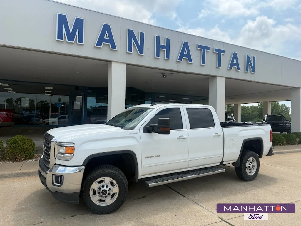 Used 2017 Summit White GMC SLE image 1