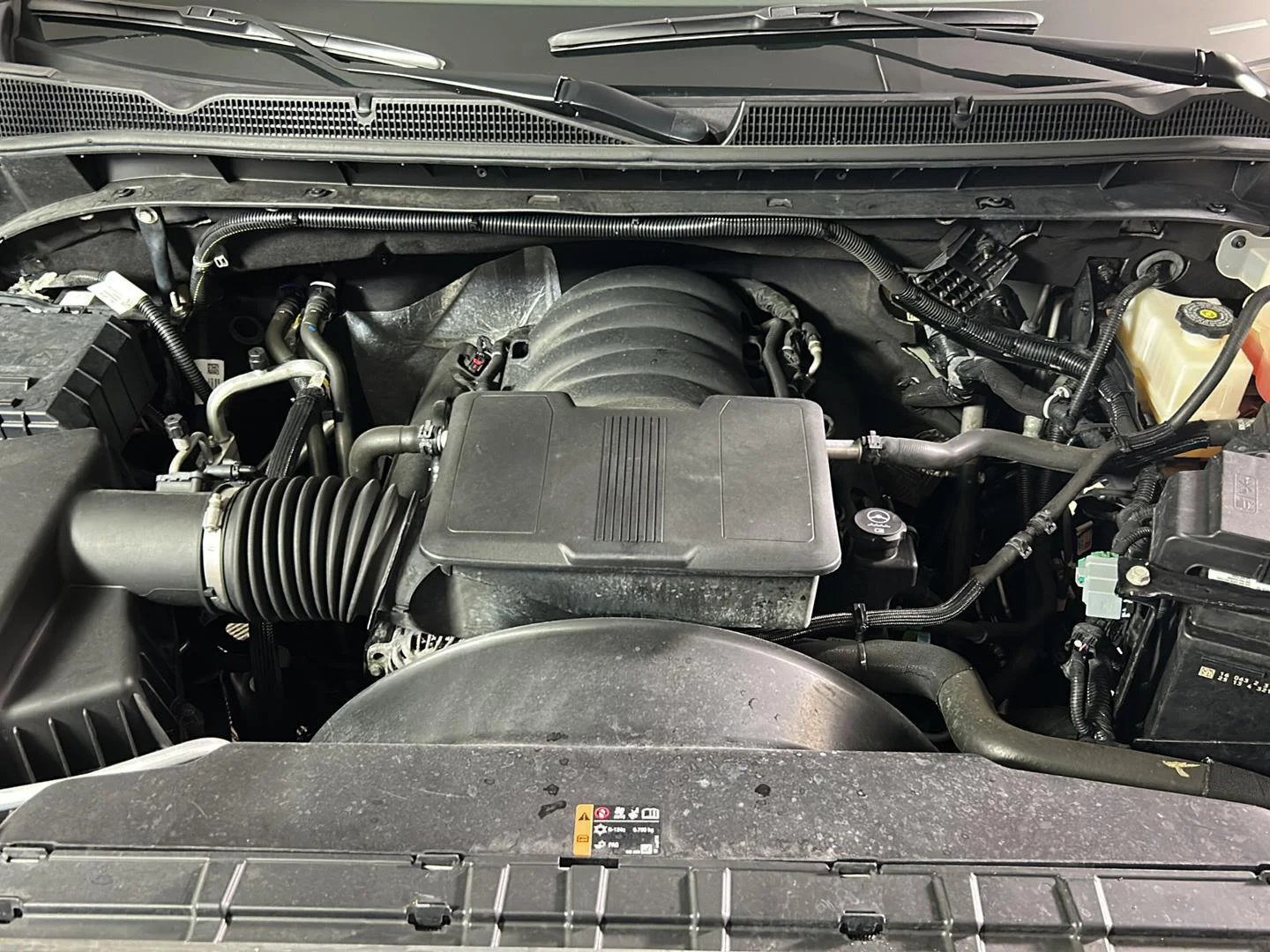 Used 2025 Sterling Metallic GMC SLE image 13