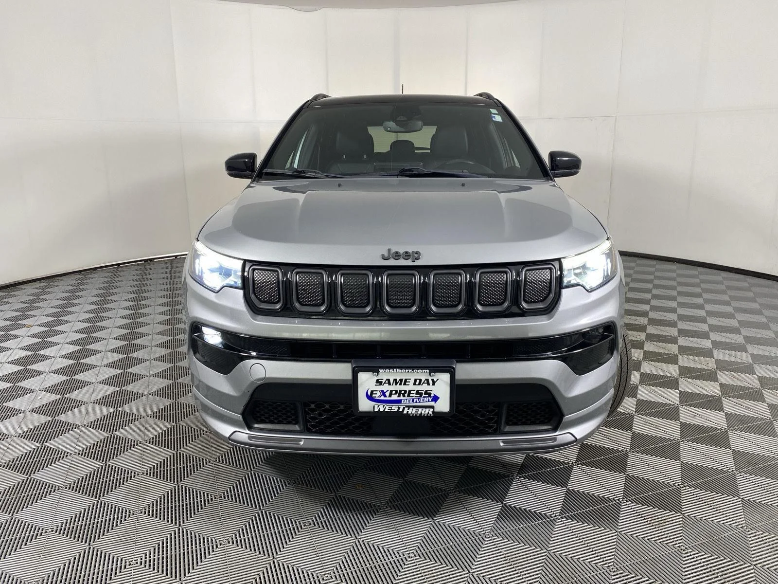 Used 2022 Billet Silver Metallic Clearcoat Jeep High Altitude image 2