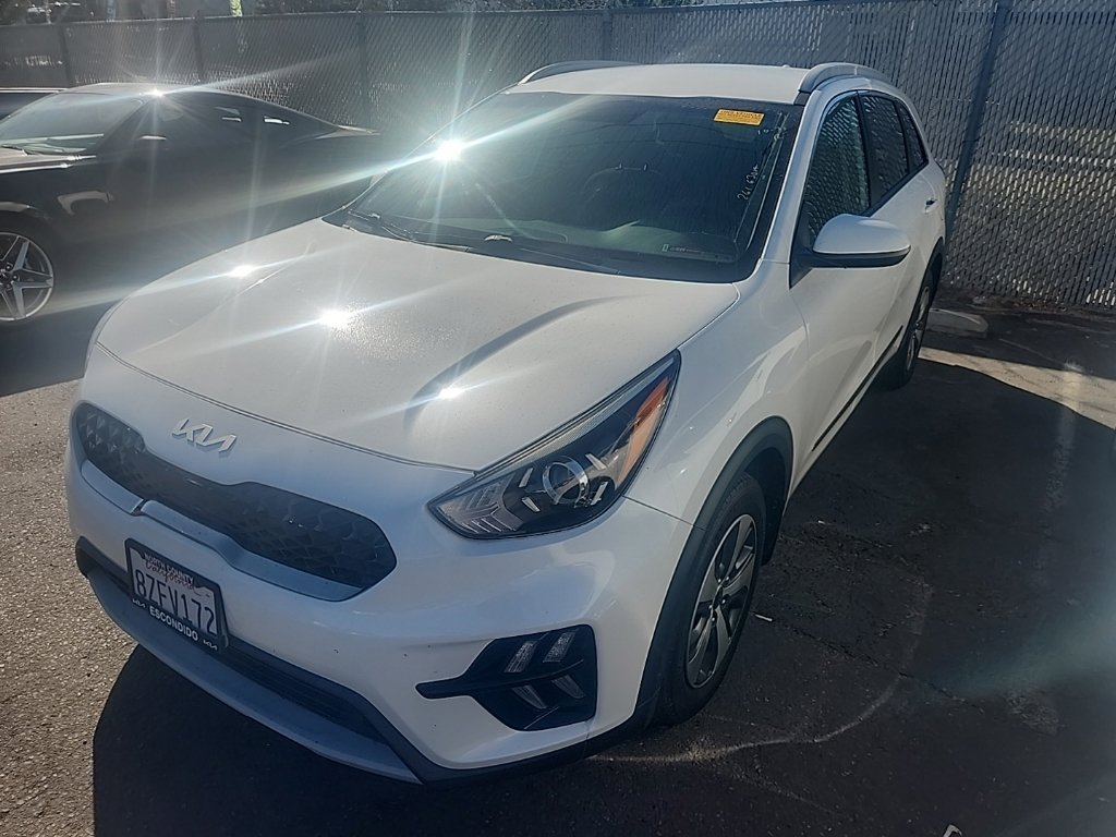 Used 2022 White Kia LX image 4