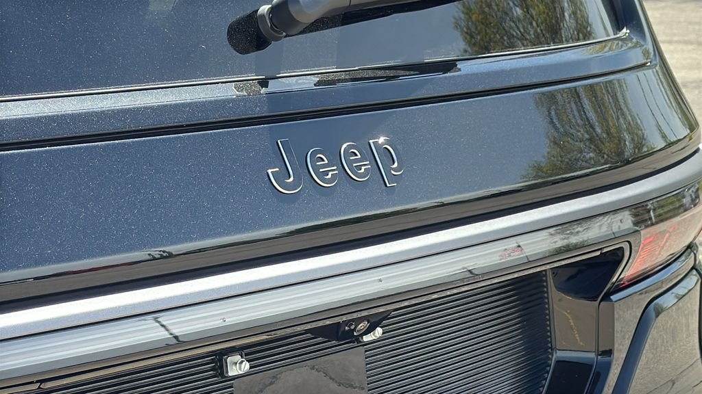 New 2026 High Gloss Black Exterior Paint Jeep Limited Altitude image 11