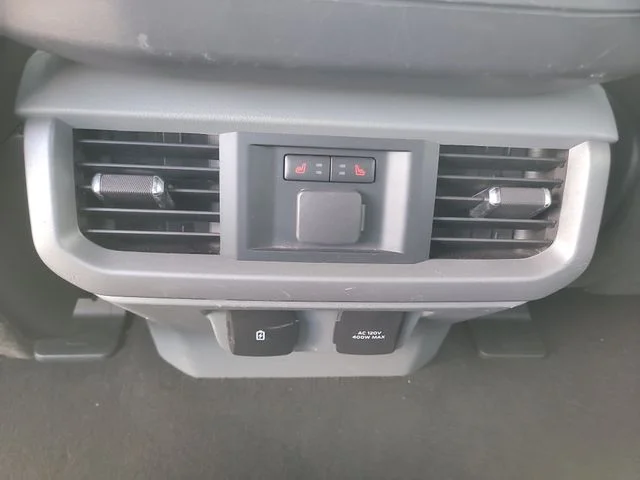 Used 2022 White Ford Lariat image 13