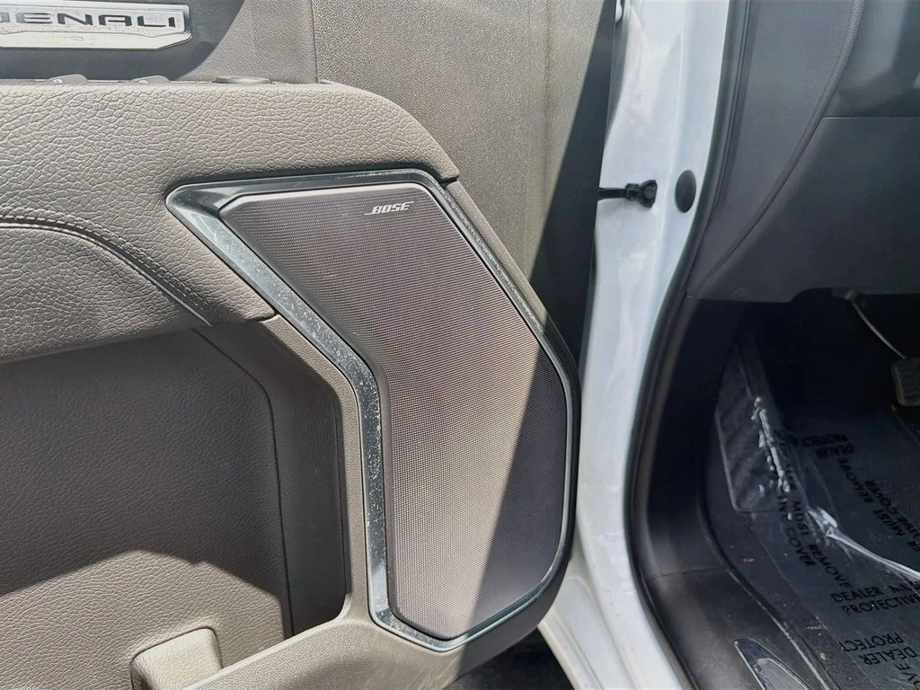 Used 2023 White GMC Denali image 19