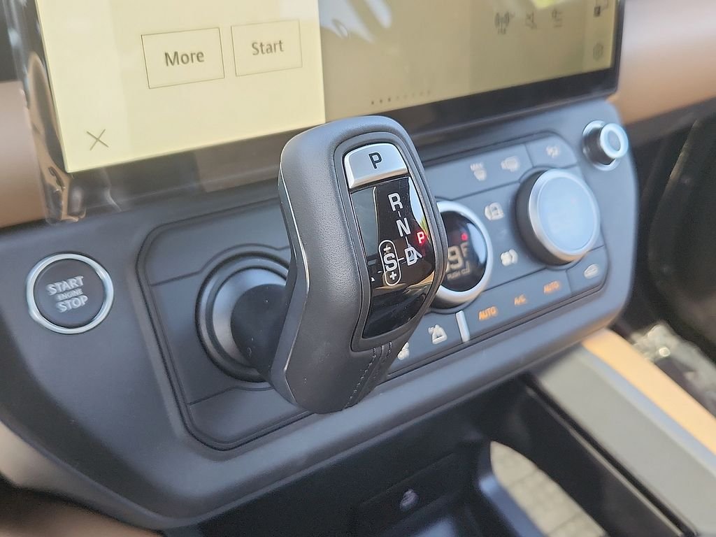 New 2026 Woolstone Green Metallic Land Rover X-Dynamic SE image 7