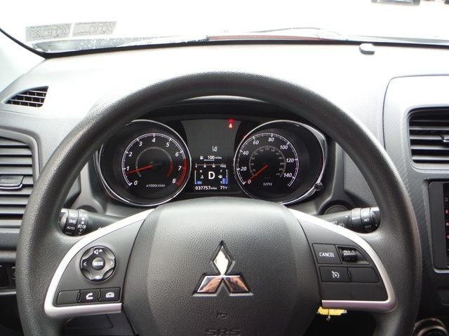 Used 2023  Mitsubishi  image 26