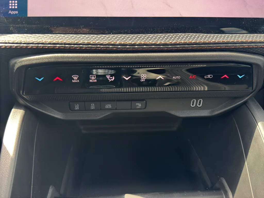 New 2026 Diamond Black Crystal Pearlcoat Jeep Limited image 34