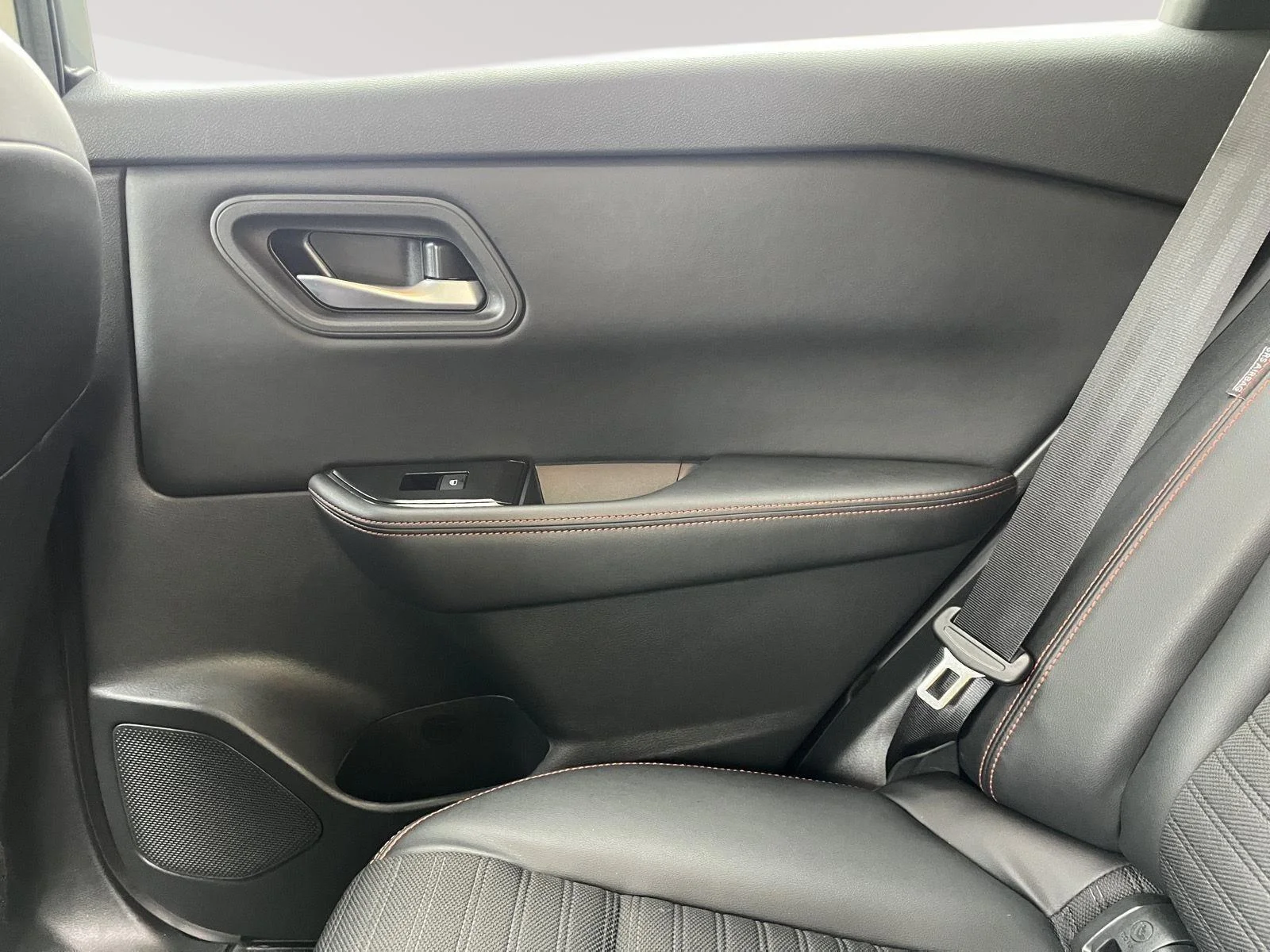Used 2025 Boulder Gray Pearl Nissan Rock Creek image 15