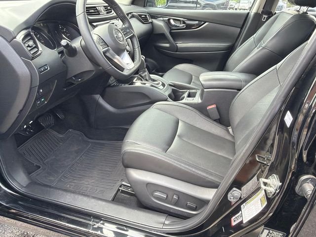 Used 2022 Black Nissan SL image 9
