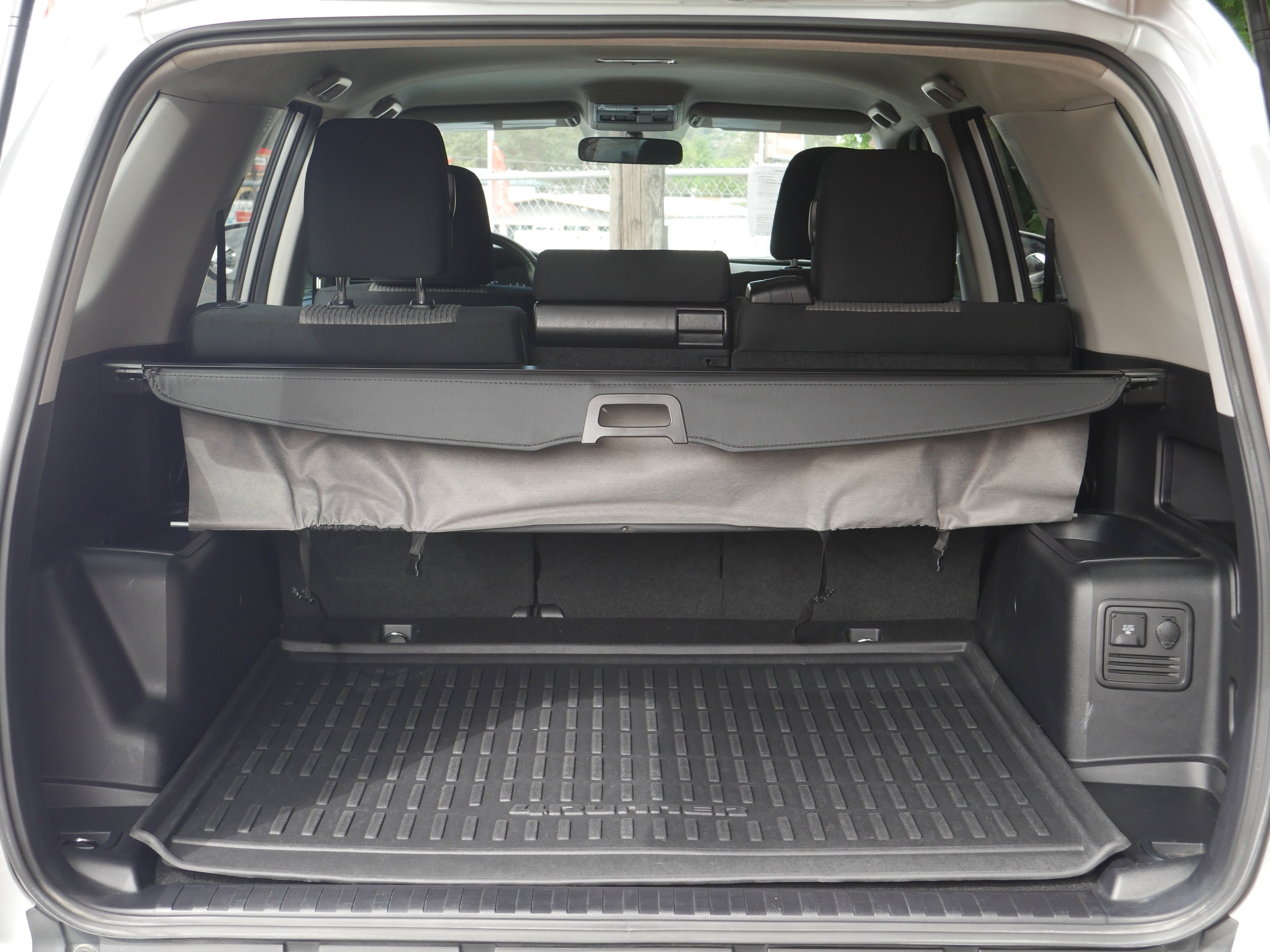 Used 2018 Classic Silver Metallic Toyota SR5 image 20