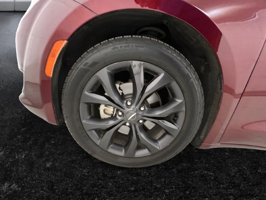 Used 2018 Red Chrysler Touring Plus image 27