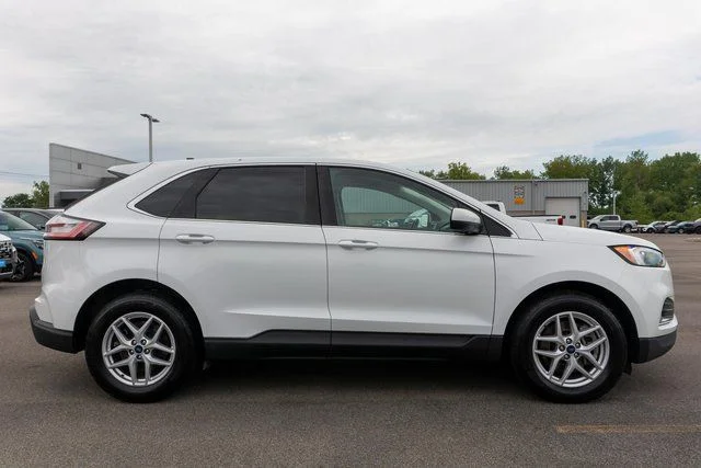Used 2022 White Ford SEL image 5