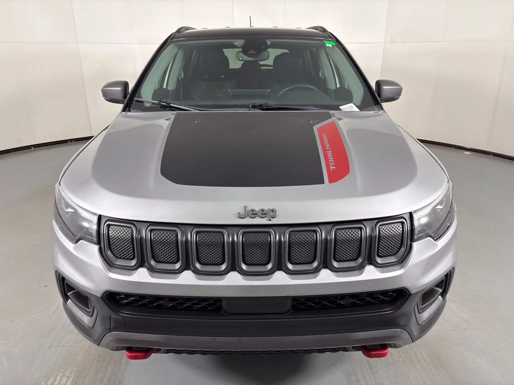 Used 2022 Silver Jeep Trailhawk image 3
