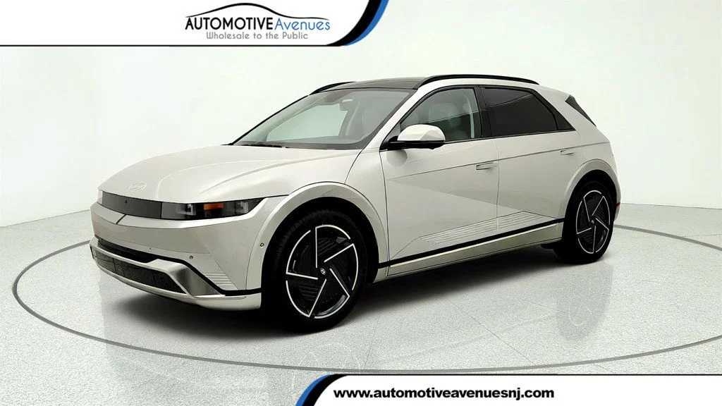 Used 2025 Cyber Gray Hyundai Limited AWD image 1