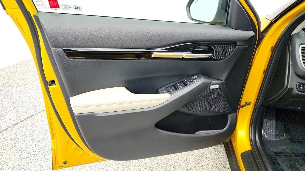 Used 2021 Starbright Yellow Kia SX DCT AWD image 10
