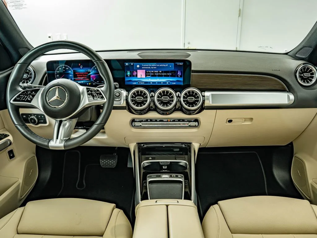 Used 2026 Polar White Mercedes-Benz GLB 250 image 31