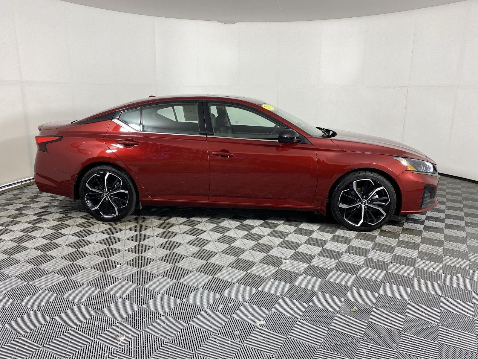 Used 2023 Scarlet Ember Tintcoat Nissan 2.5 SR image 9