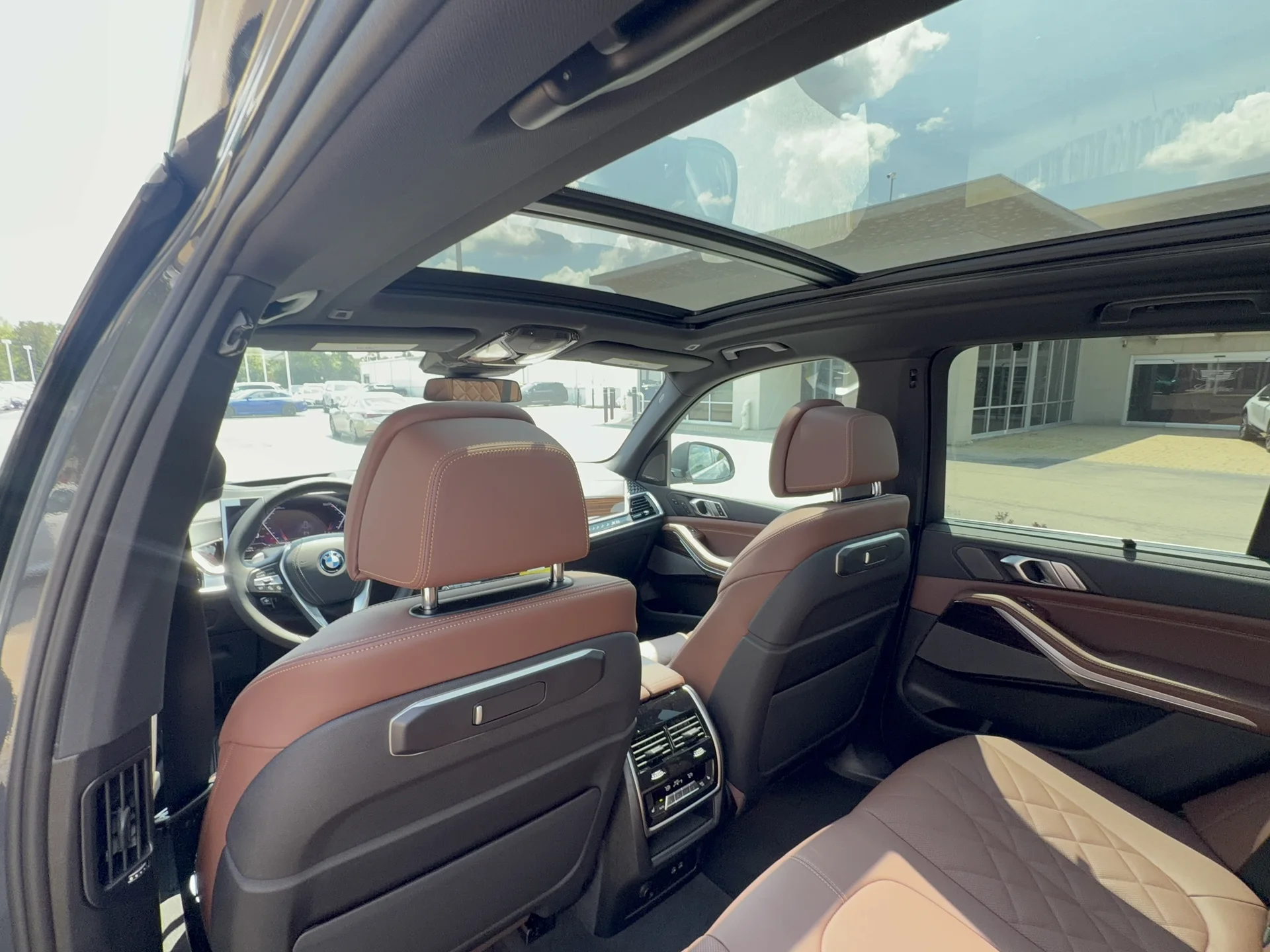 New 2026 Dravit Grey Metallic BMW xDrive50e image 29