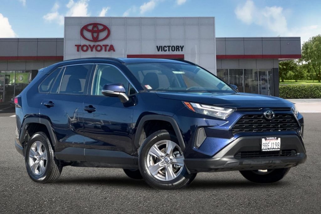 Used 2025  Toyota XLE image 2
