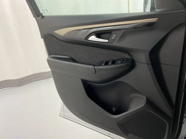 Used 2024 Summit White Chevrolet ACTIV image 18