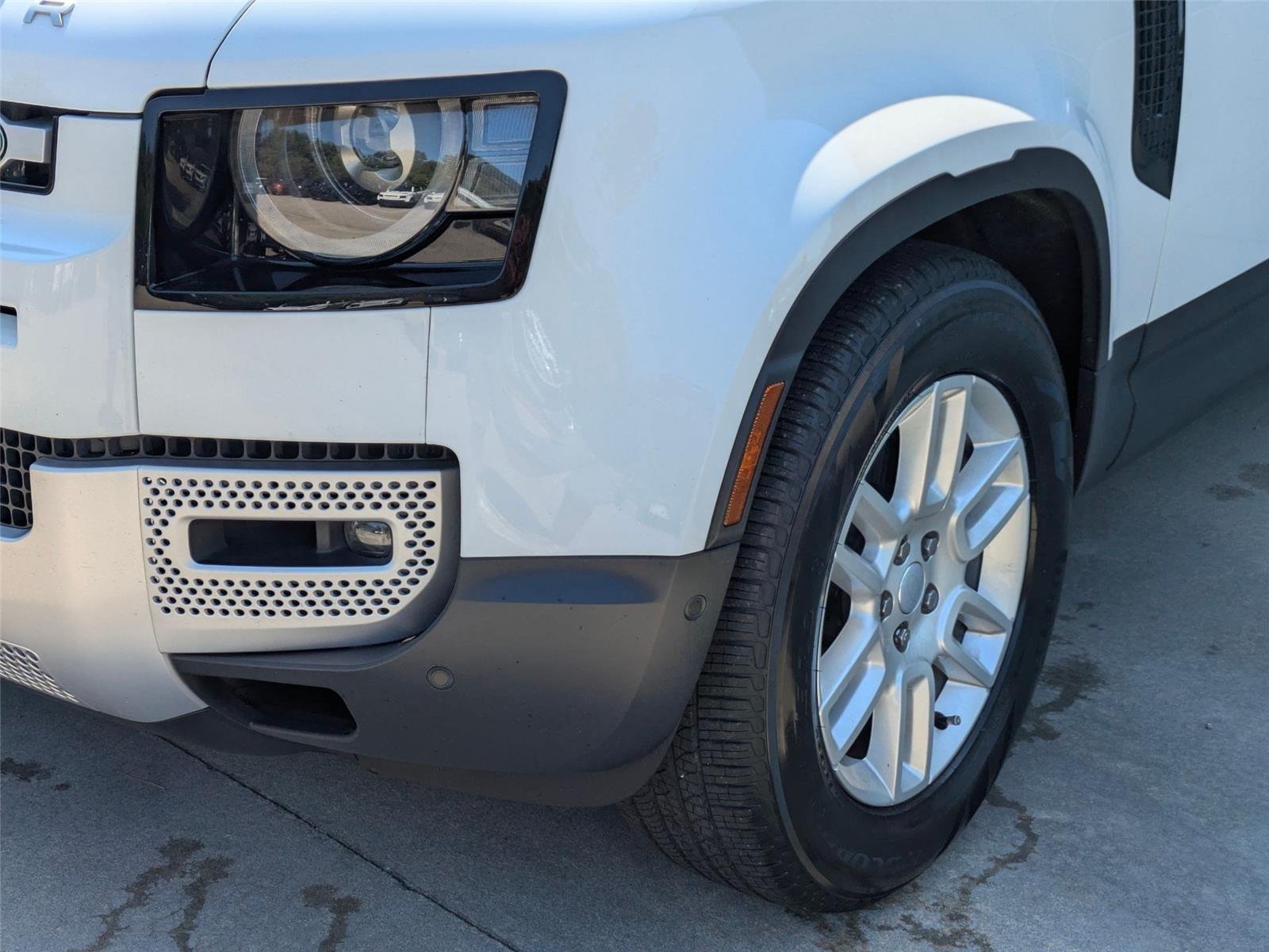 Used 2024 Fuji White Land Rover S image 9