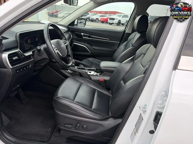 Used 2025 White Kia S image 9