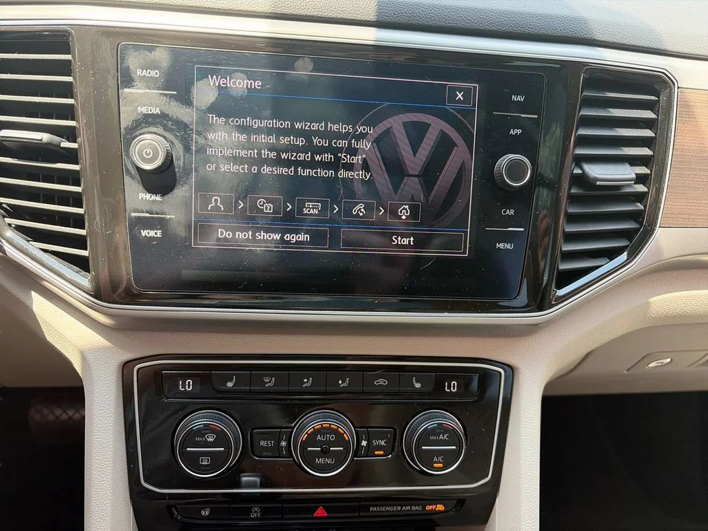 Used 2019 Pure White Volkswagen SEL image 20