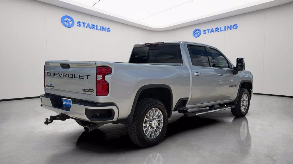 Used 2022 SILVER ICE METALLIC Chevrolet High Country image 9