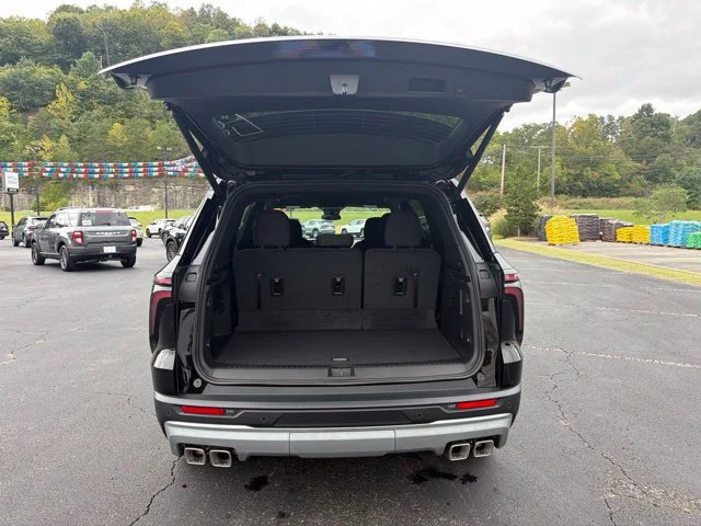 New 2027 Mosaic Black Metallic Chevrolet LT image 19