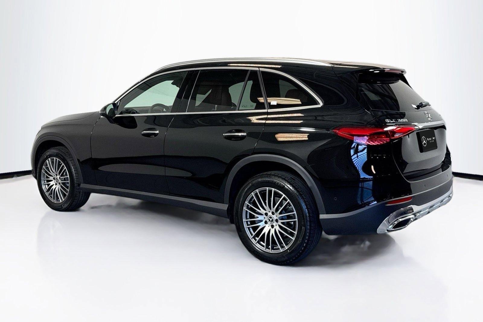New 2026 Black Mercedes-Benz GLC 300 image 7