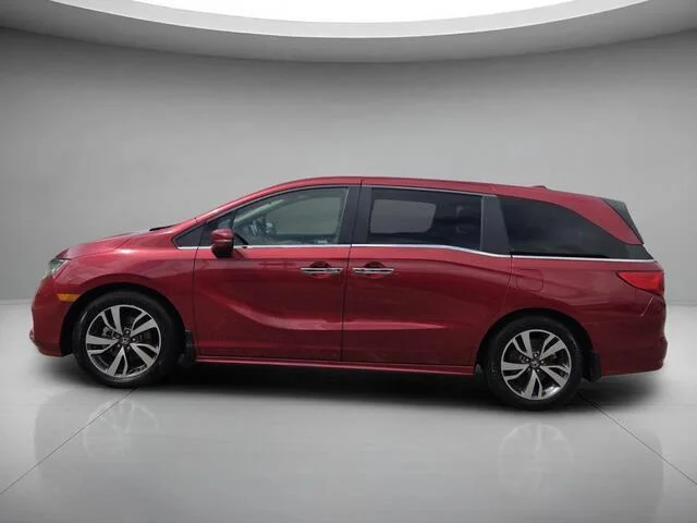 Used 2022 Radiant Red Metallic II Honda Touring image 2