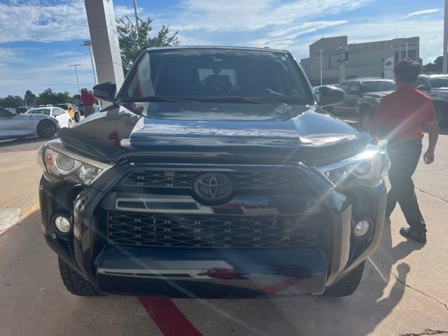 Used 2016  Toyota  image 3