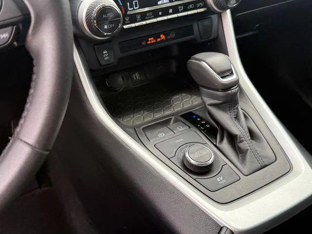 Certified Used 2024  Toyota XLE Premium image 46