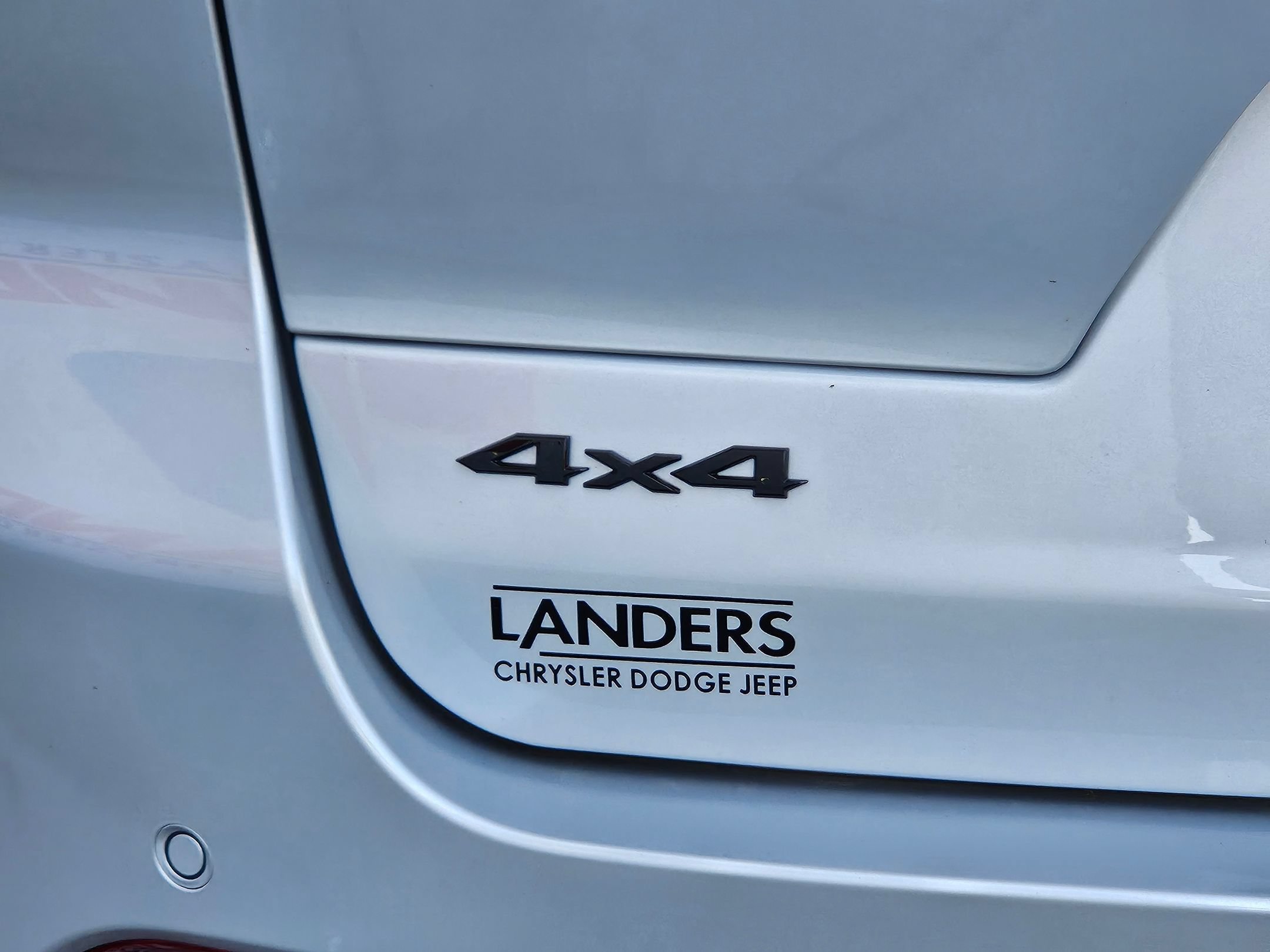 New 2026 Silver Zynith Exterior Paint Jeep Limited Reserve image 27