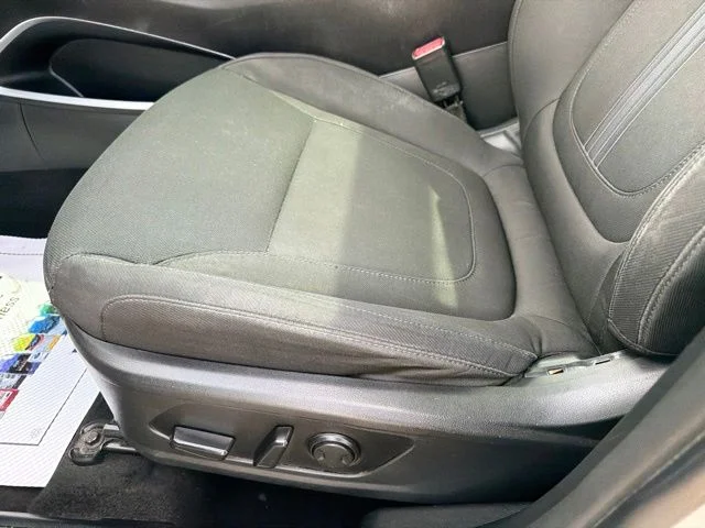 Used 2022 Silver Hyundai SEL Convenience image 28