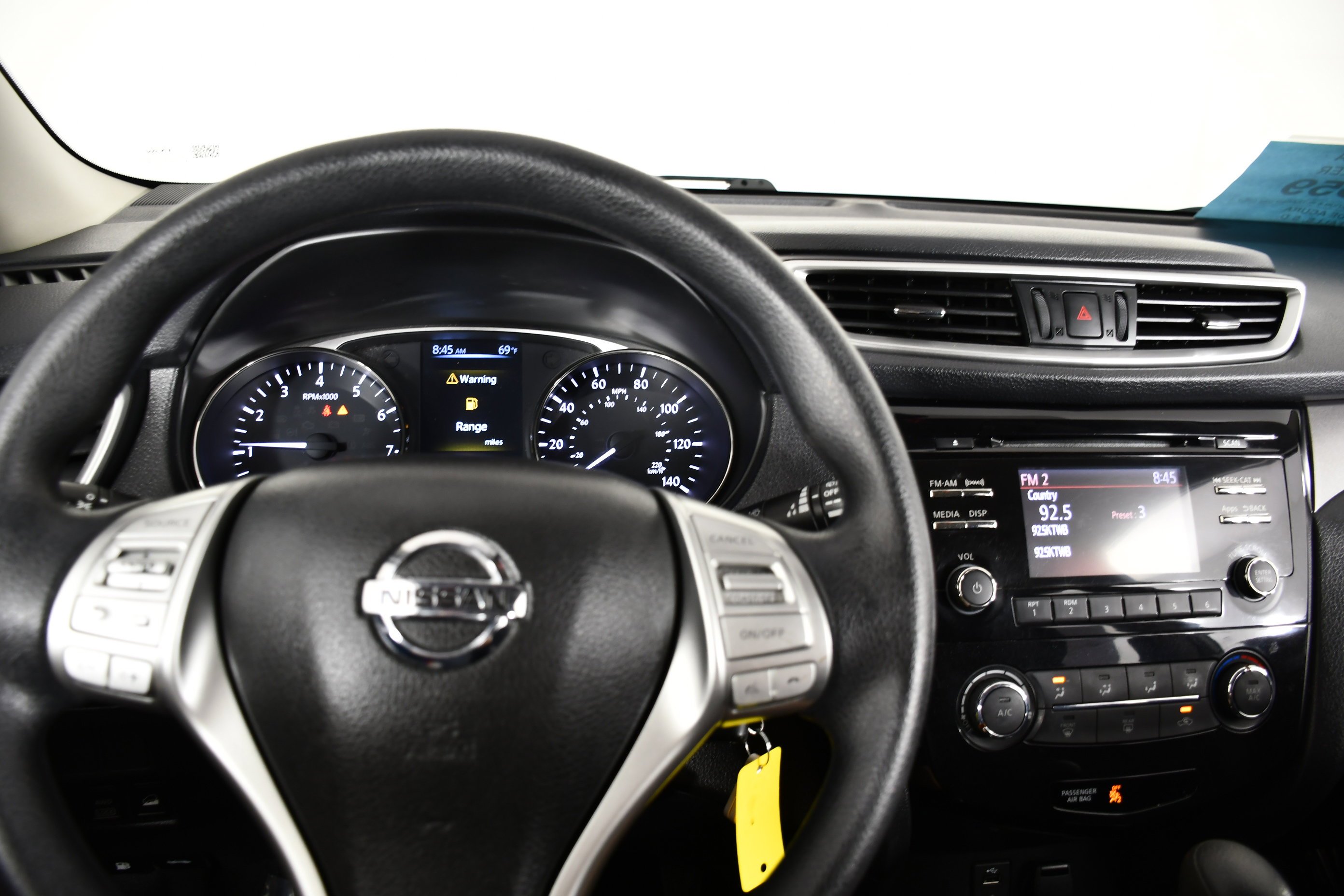 Used 2015 Glacier White Nissan S image 16