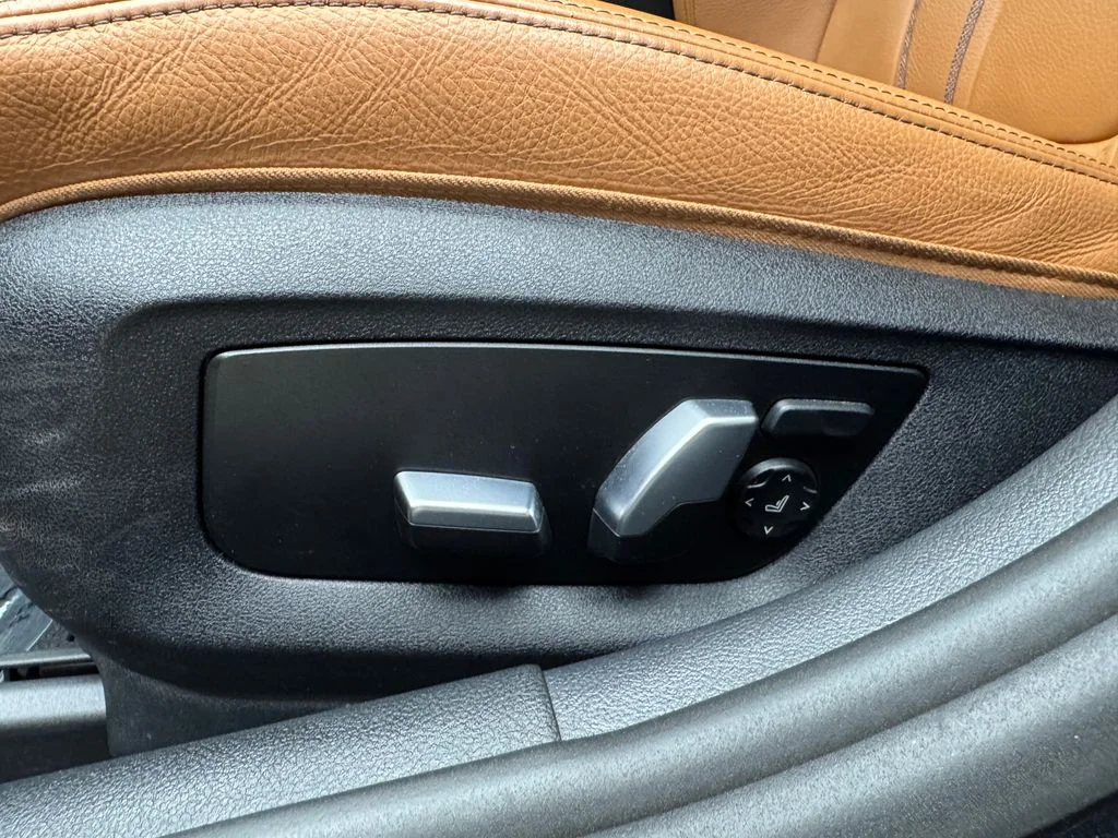 Used 2022 Black BMW 540i xDrive image 12
