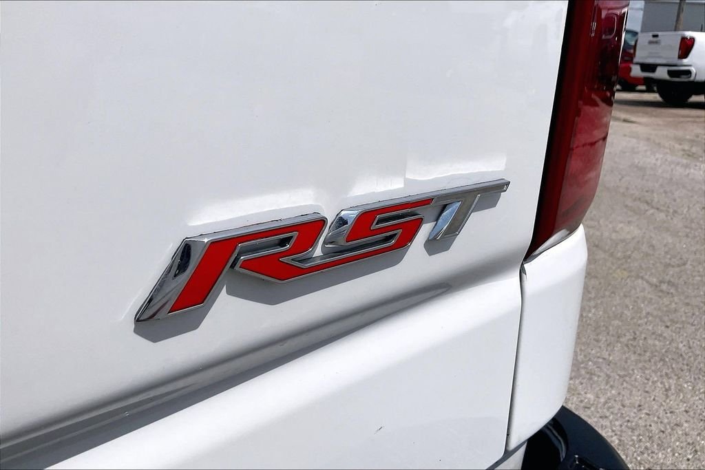 Used 2022 White Chevrolet RST image 21