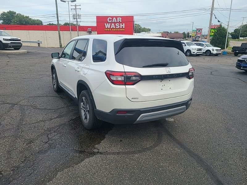 Used 2024  Honda EX-L image 4