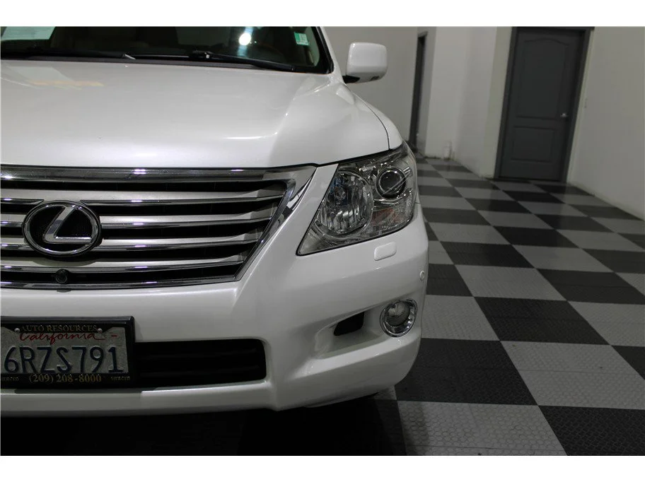 2011 Lexus LX 570 - Photo 8