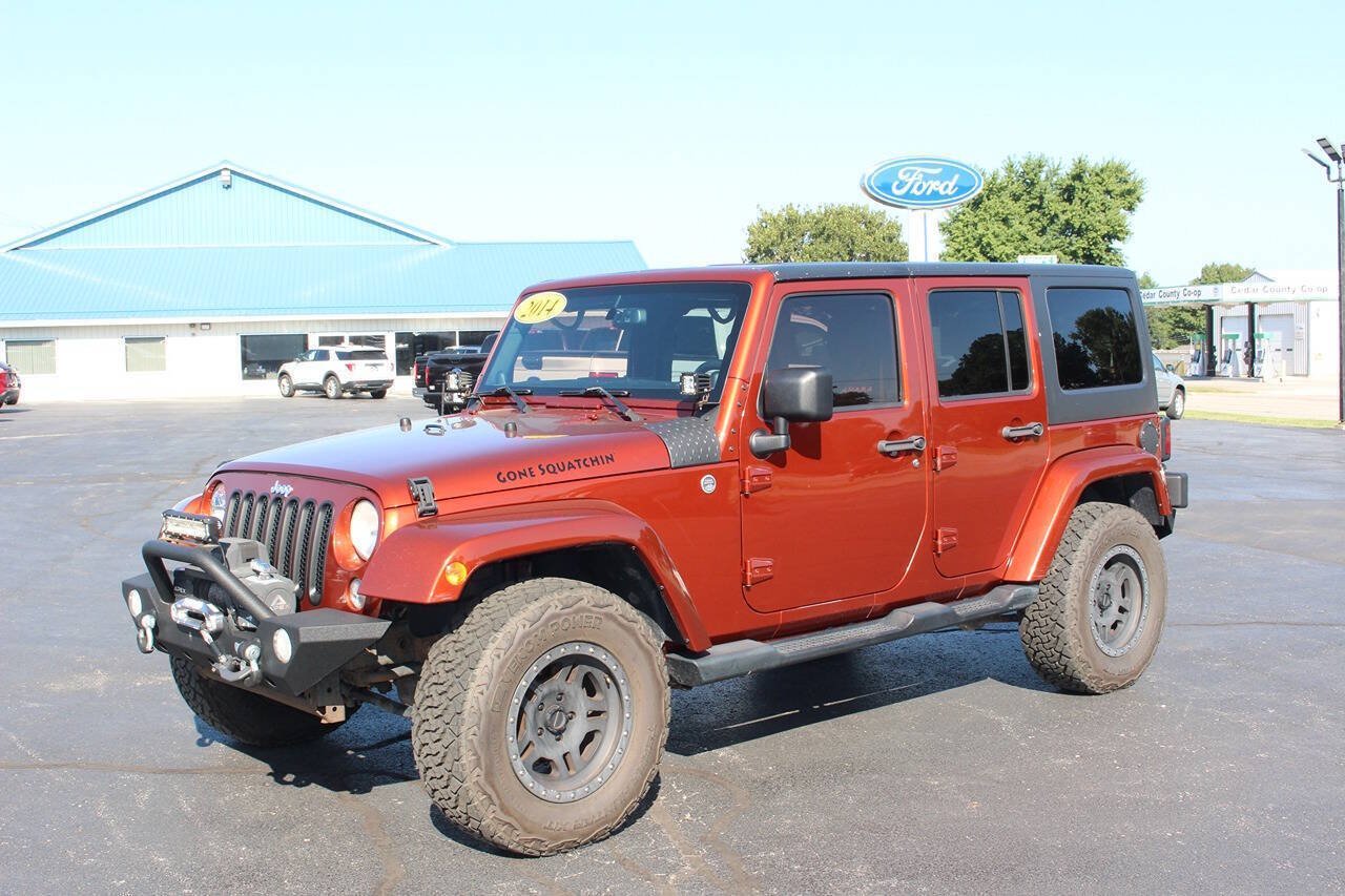 Used 2014 Copperhead Pearl Coat Jeep Sahara 4x4 4dr SUV image 1