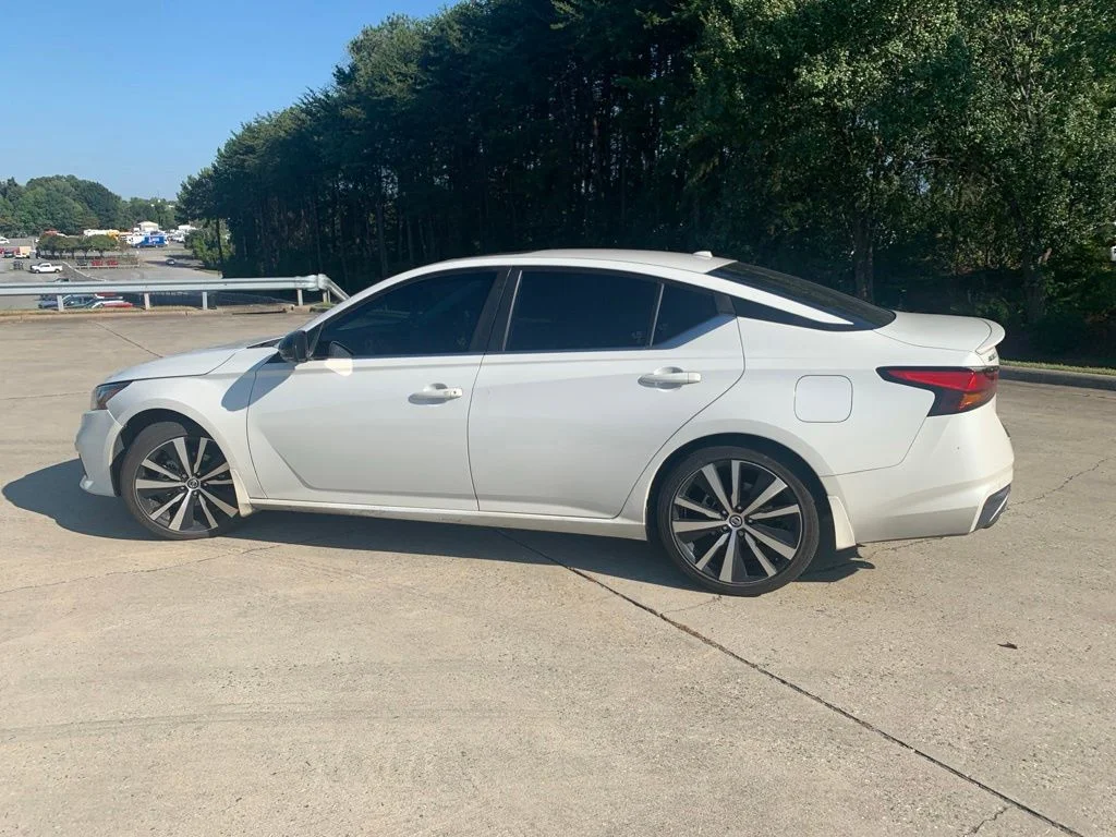 Used 2021 White Nissan 2.5 SR image 7