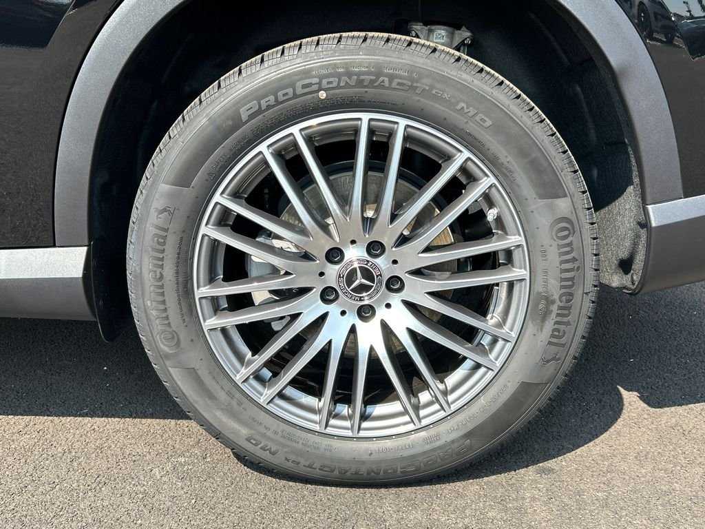 New 2026 Black Mercedes-Benz GLC 300 image 32