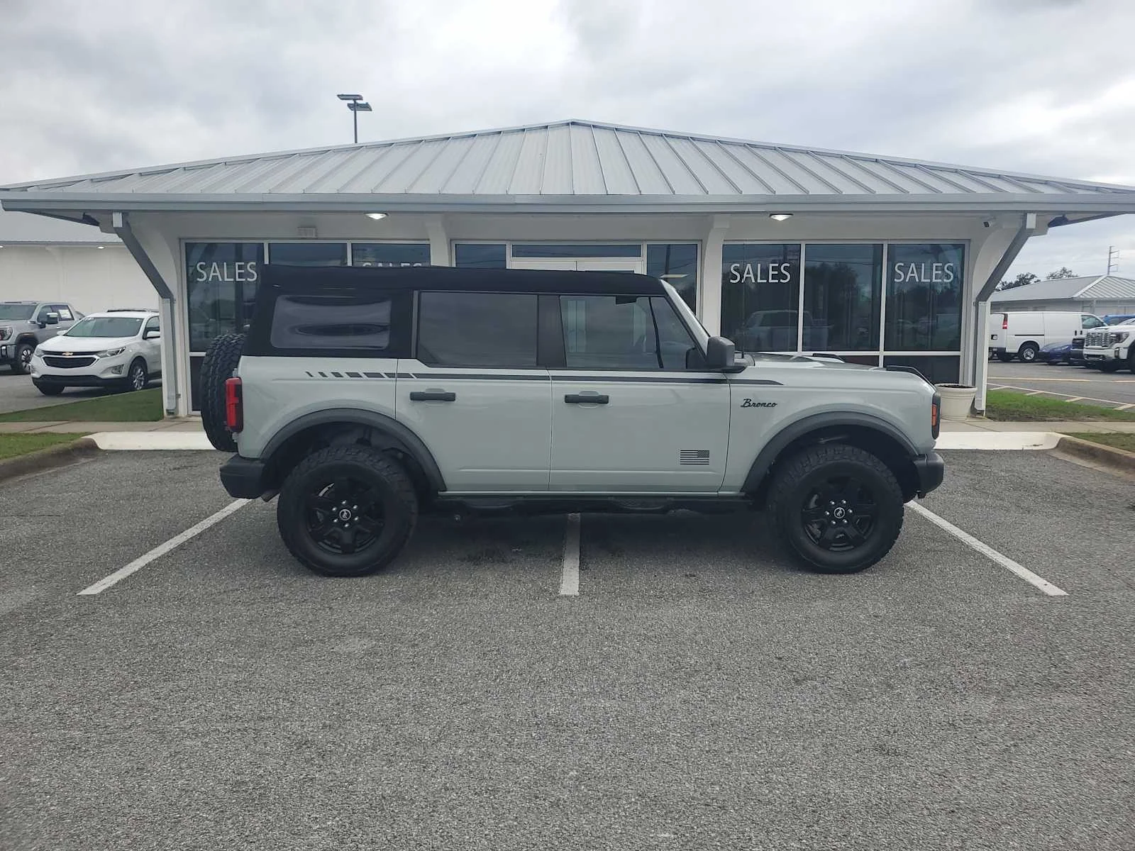 Used 2023  Ford Base image 9