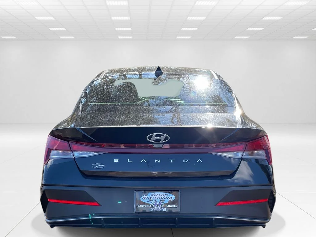 New 2025 Black Hyundai SE image 5
