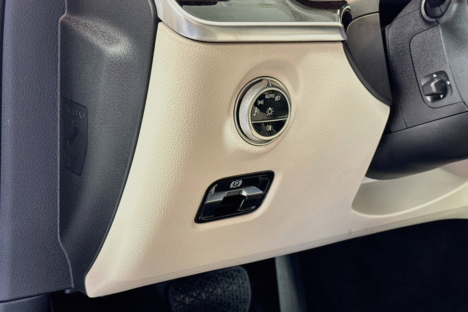 New 2026 Polar White Mercedes-Benz C 300 image 10