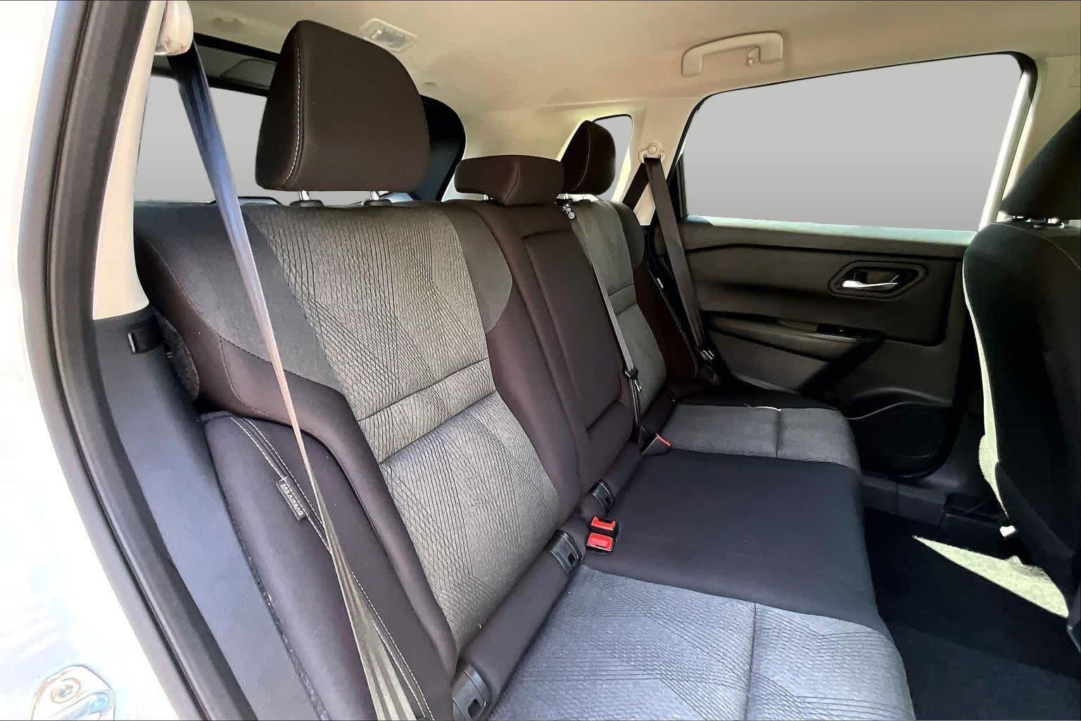 Used 2025 Everest White Pearl Nissan SV image 20