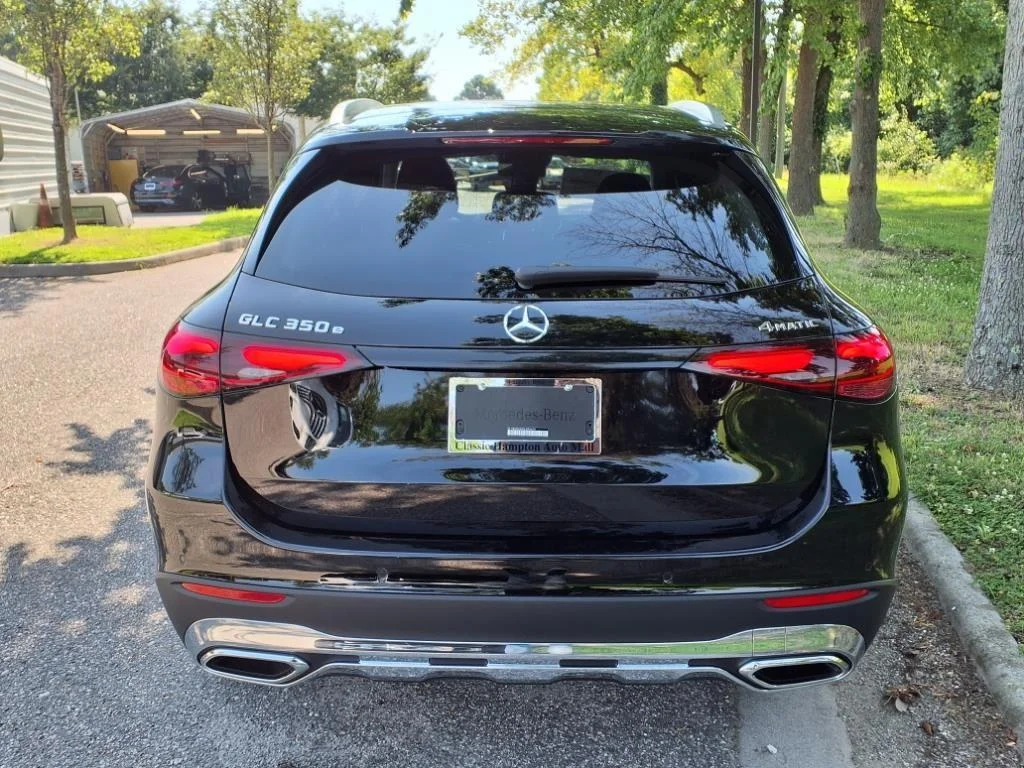 New 2025 BLACK Mercedes-Benz GLC 350e image 7