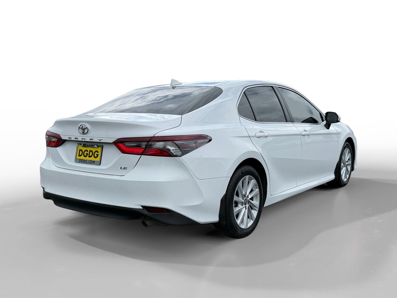 Used 2023 Ice Toyota LE image 5