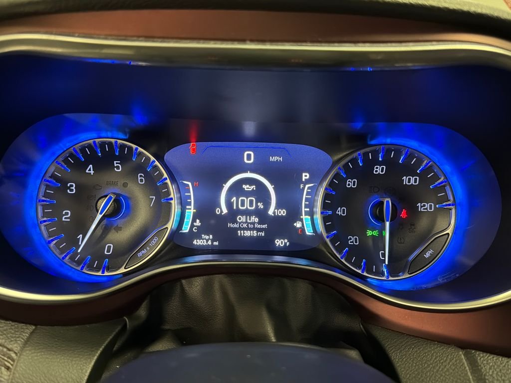 Used 2019 Silver Chrysler Limited image 37